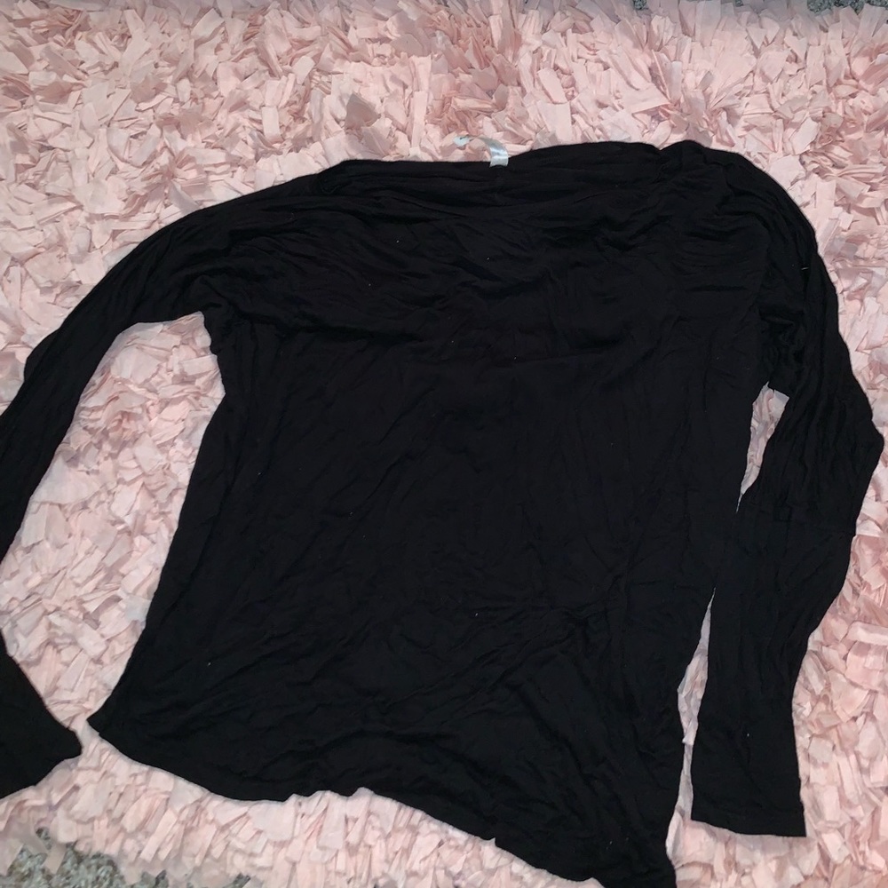 Black crew neck long sleeve shirt